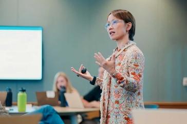 Shuili Du leads a discussion at the University of New Hampshire